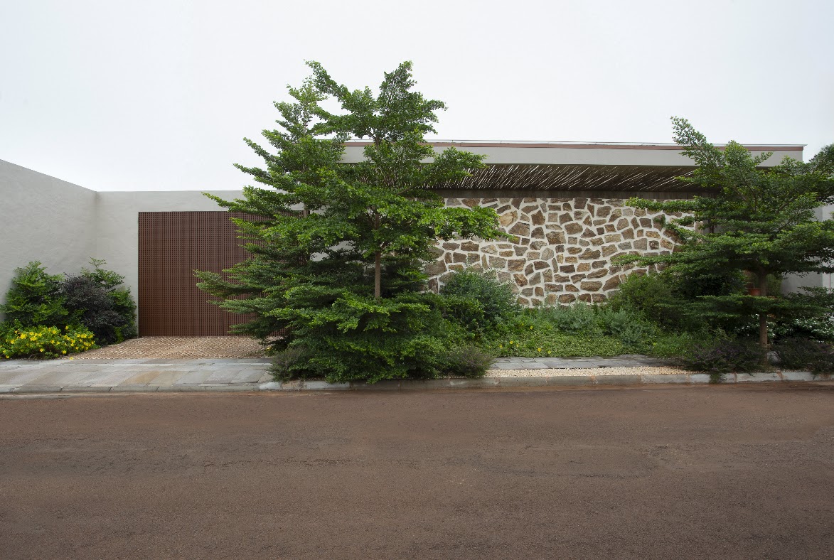 Fachada frontal completa — Casa Tangará da Serra