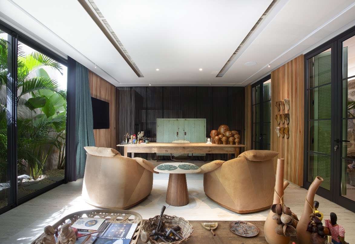 Sala com aberturas dos dois lados — Casa Tangará da Serra